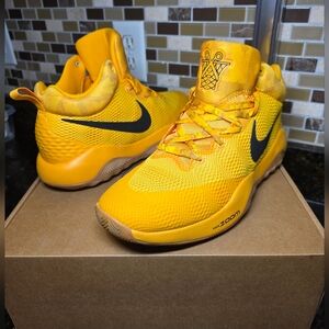 Nike Zoom Men's Size US 12 Shoes HyperRev 17 Limited Gold Yellow Basketball NEW